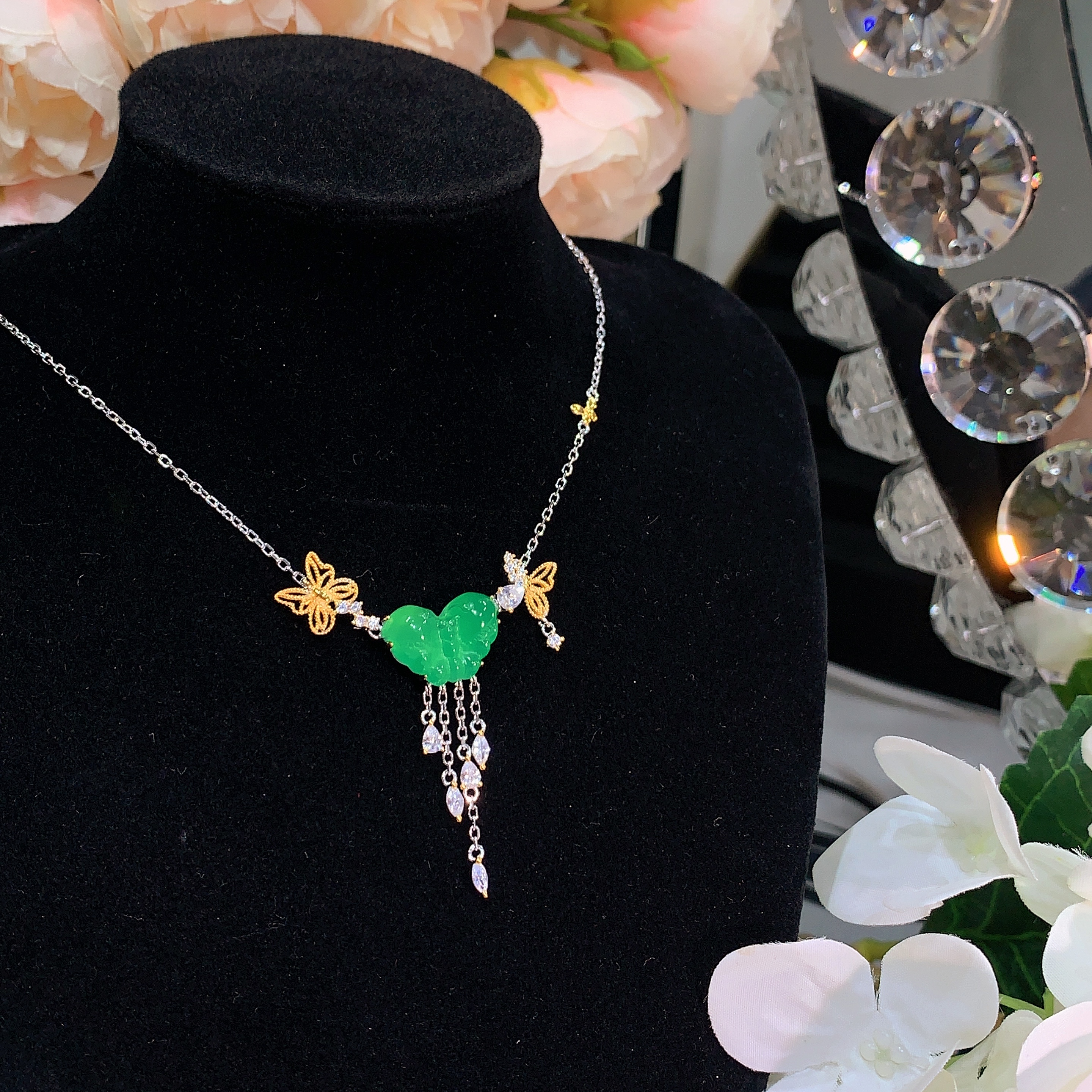 S925银镶嵌小众玉石吊坠天然绿玉髓蝴蝶项链时尚百搭设计感挂件