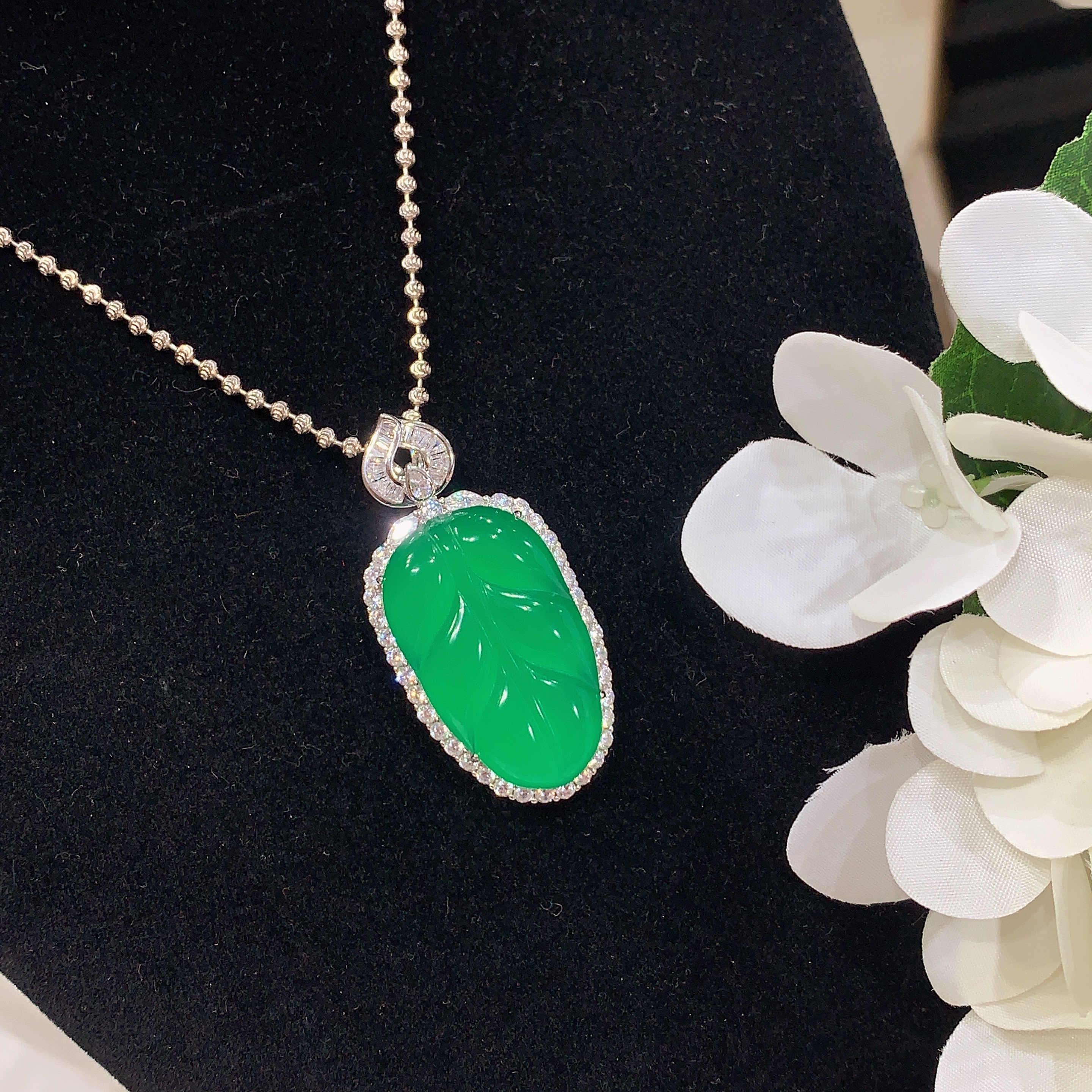 S925银镶嵌小众玉石金枝玉叶时尚百搭项链挂件天然绿玉髓叶子吊坠