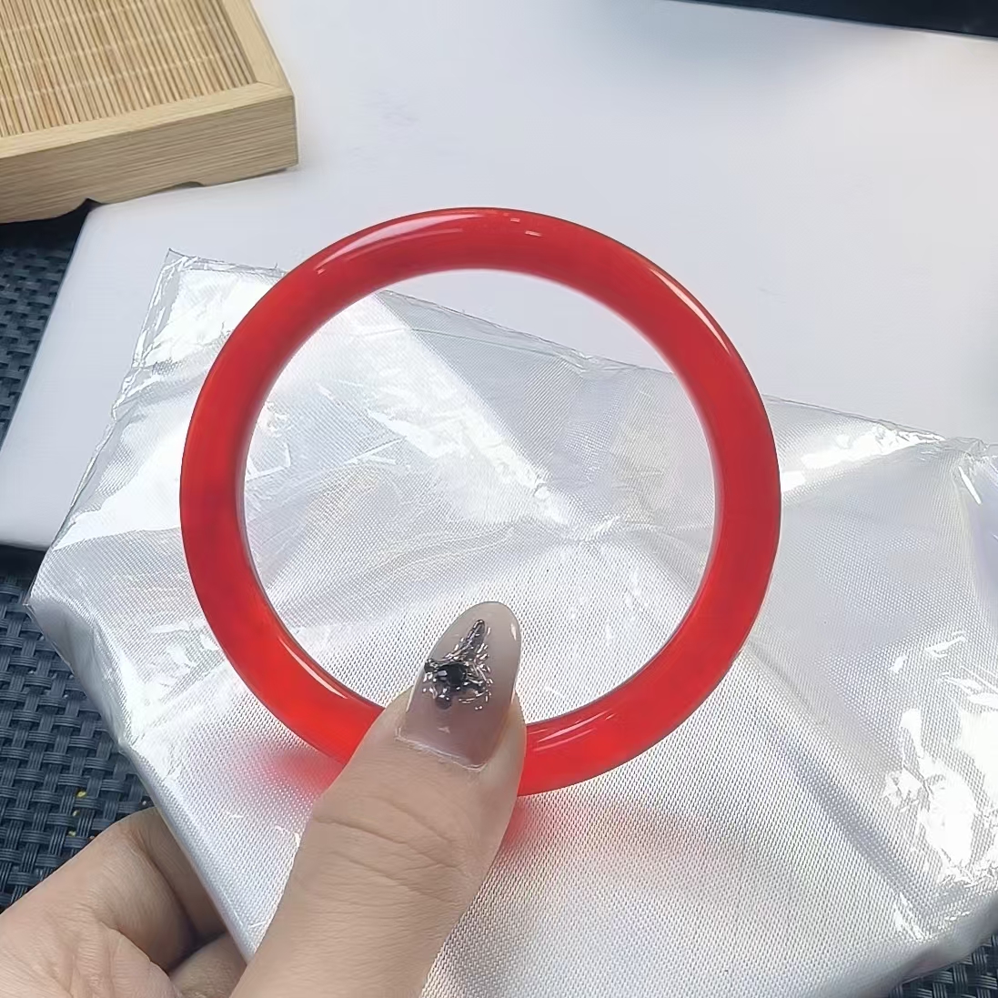 （聚宝严选）红细圆条手镯妈妈款时尚百搭气质精美小众精致