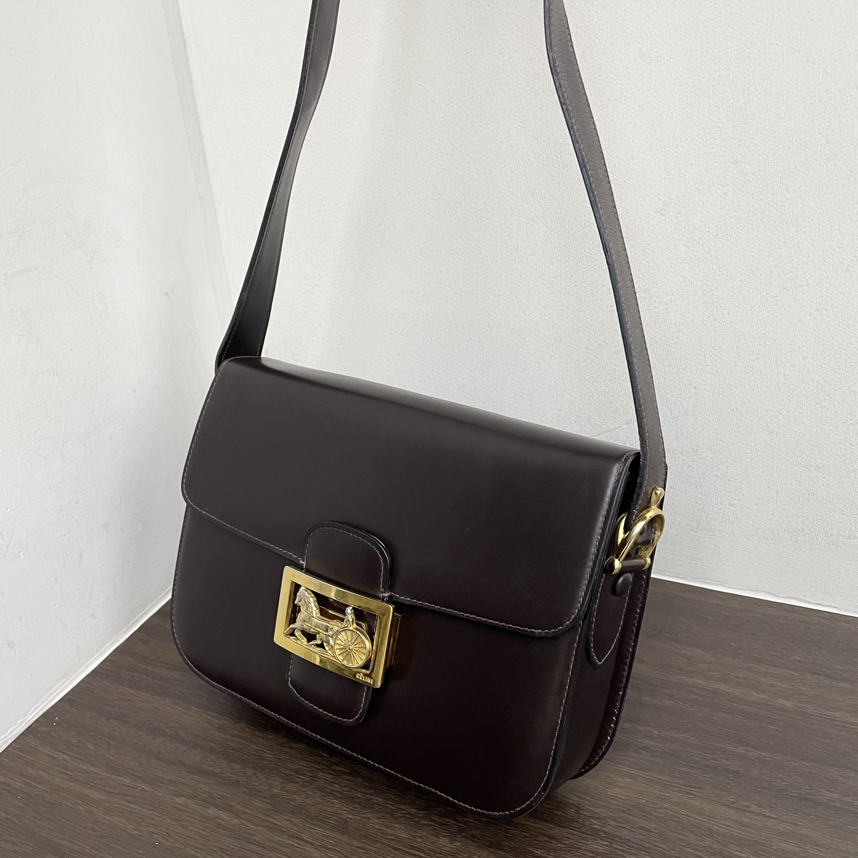 95新 Celine/思琳 觅时/棕金马车扣box/2310221