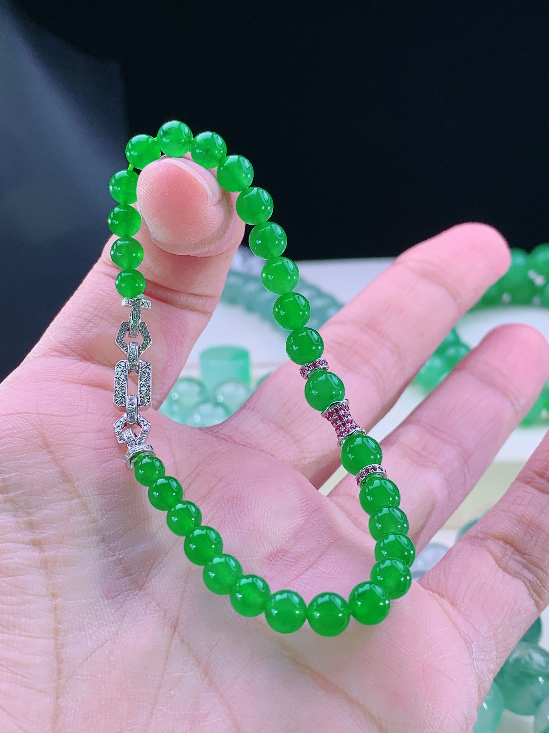 收藏级臻品天然缅甸A货翡翠手串