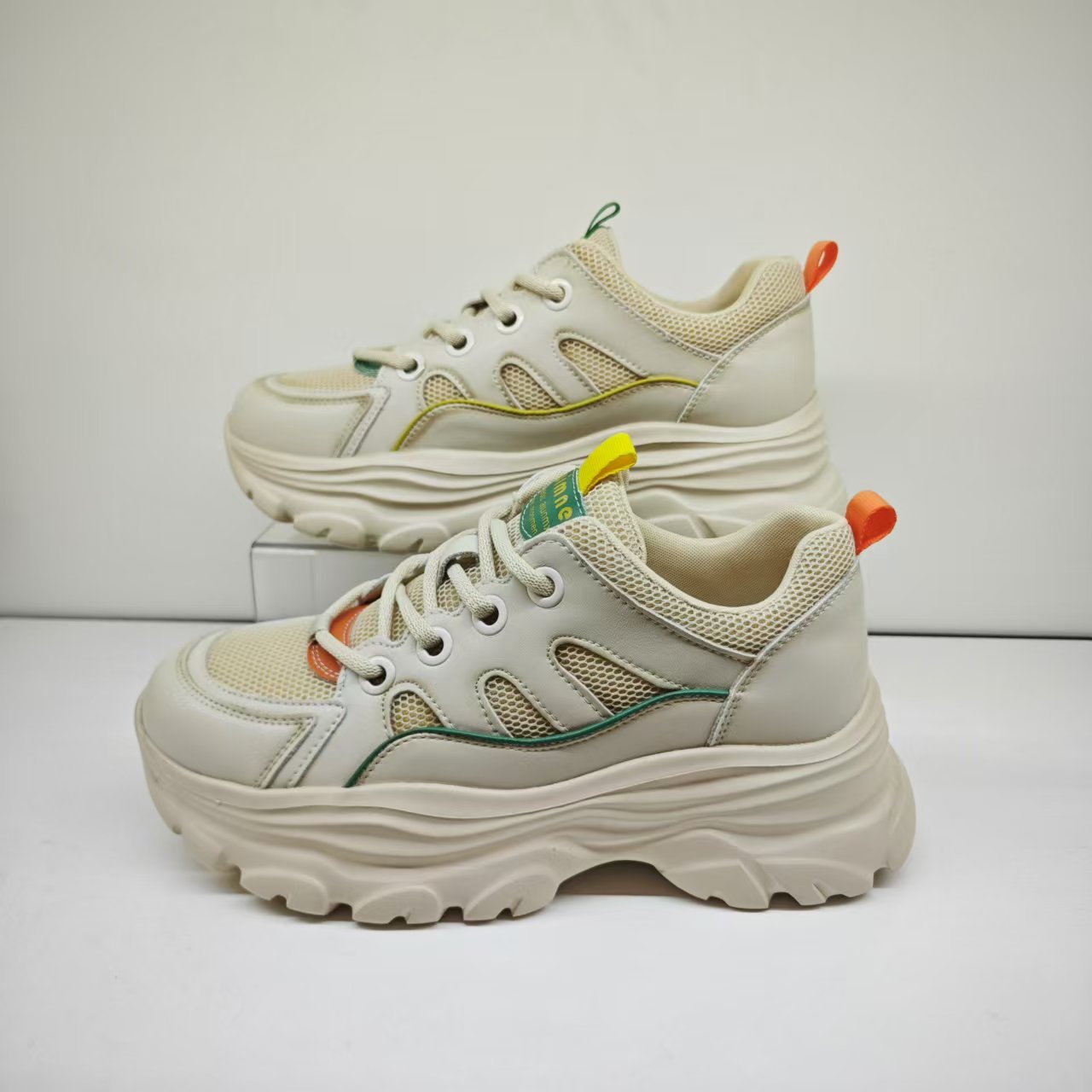 超轻底防滑耐磨性很强厚底老爹鞋舒适百搭休闲鞋女款