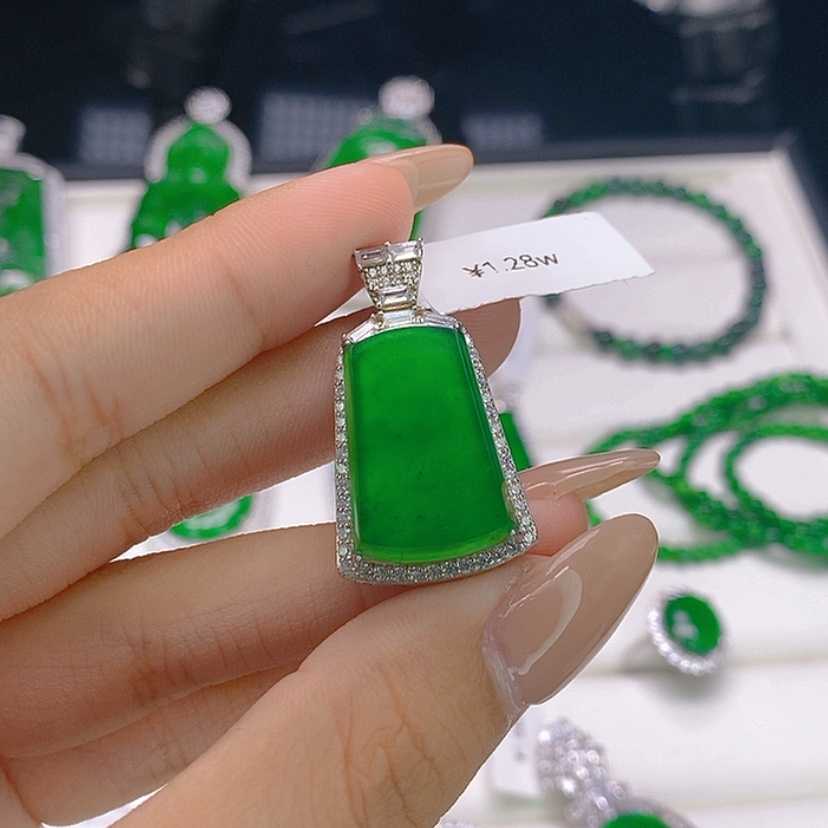 【闪购商品】翡翠吊坠银S925镶嵌H***a