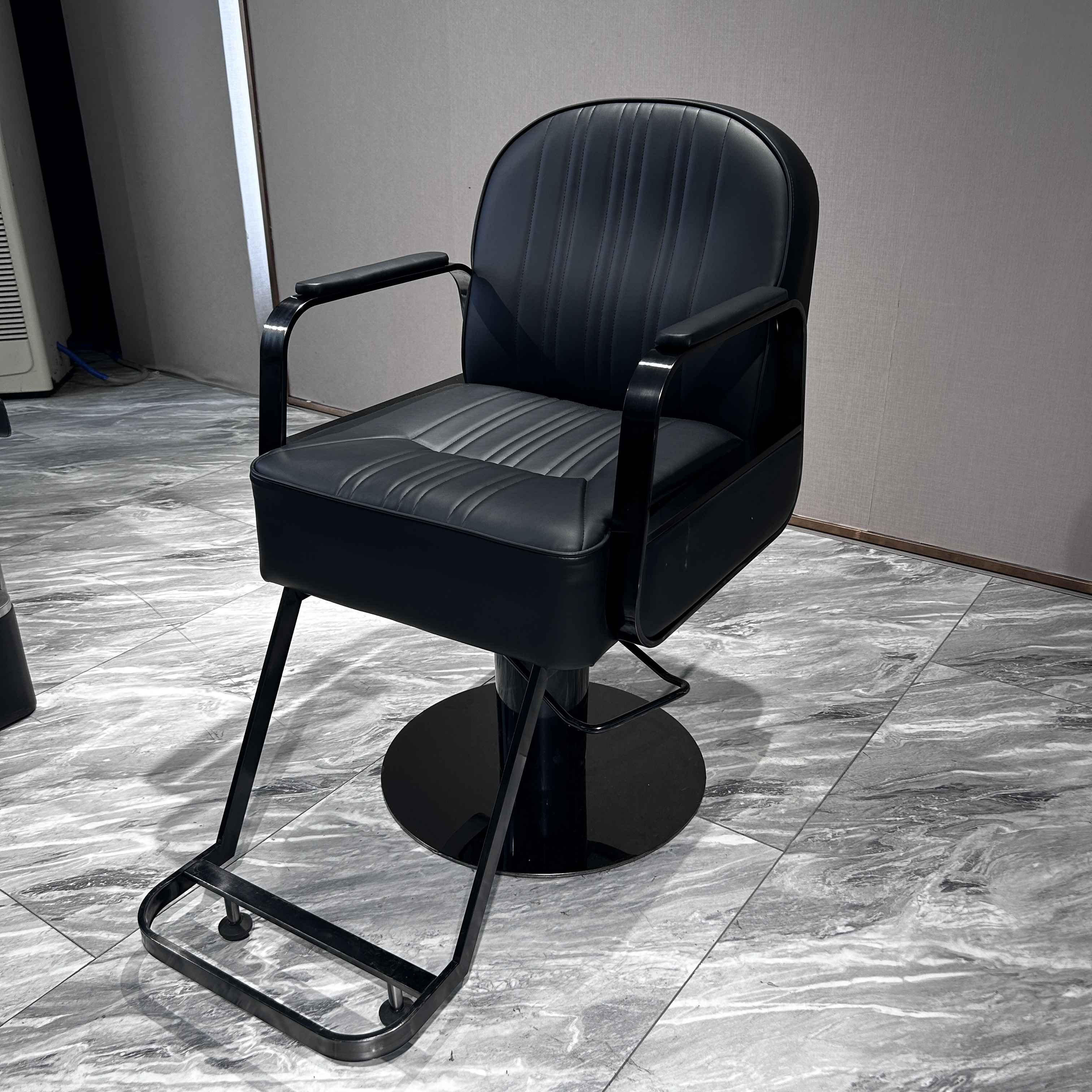 广东佛山正版黑武士理发店椅子可放到剪发店美发椅包邮凳子烫染椅