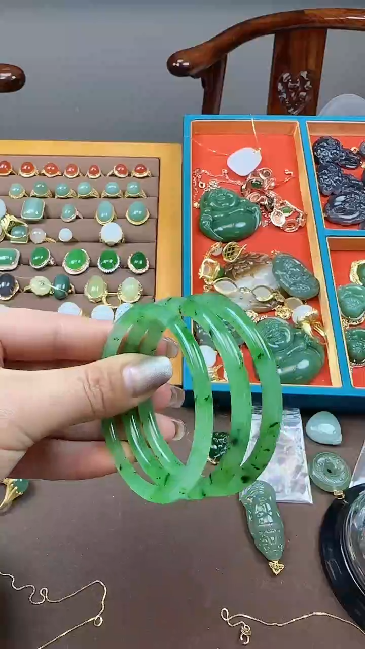 【闪购商品】和田玉手镯未镶嵌多样性发货 拍一发一