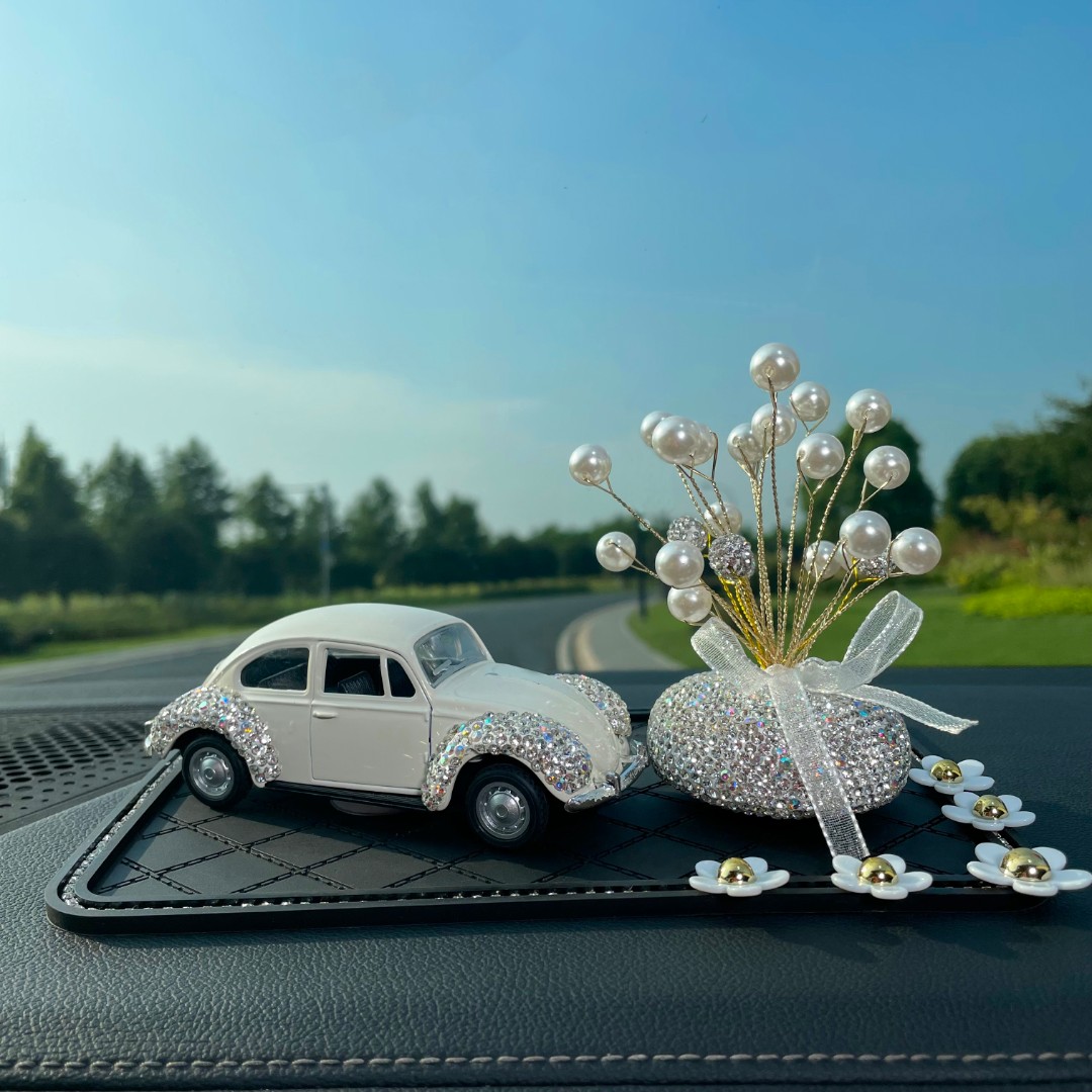 镶钻复古老爷车小汽车香薰告白气球精致女人车内中控台摆件