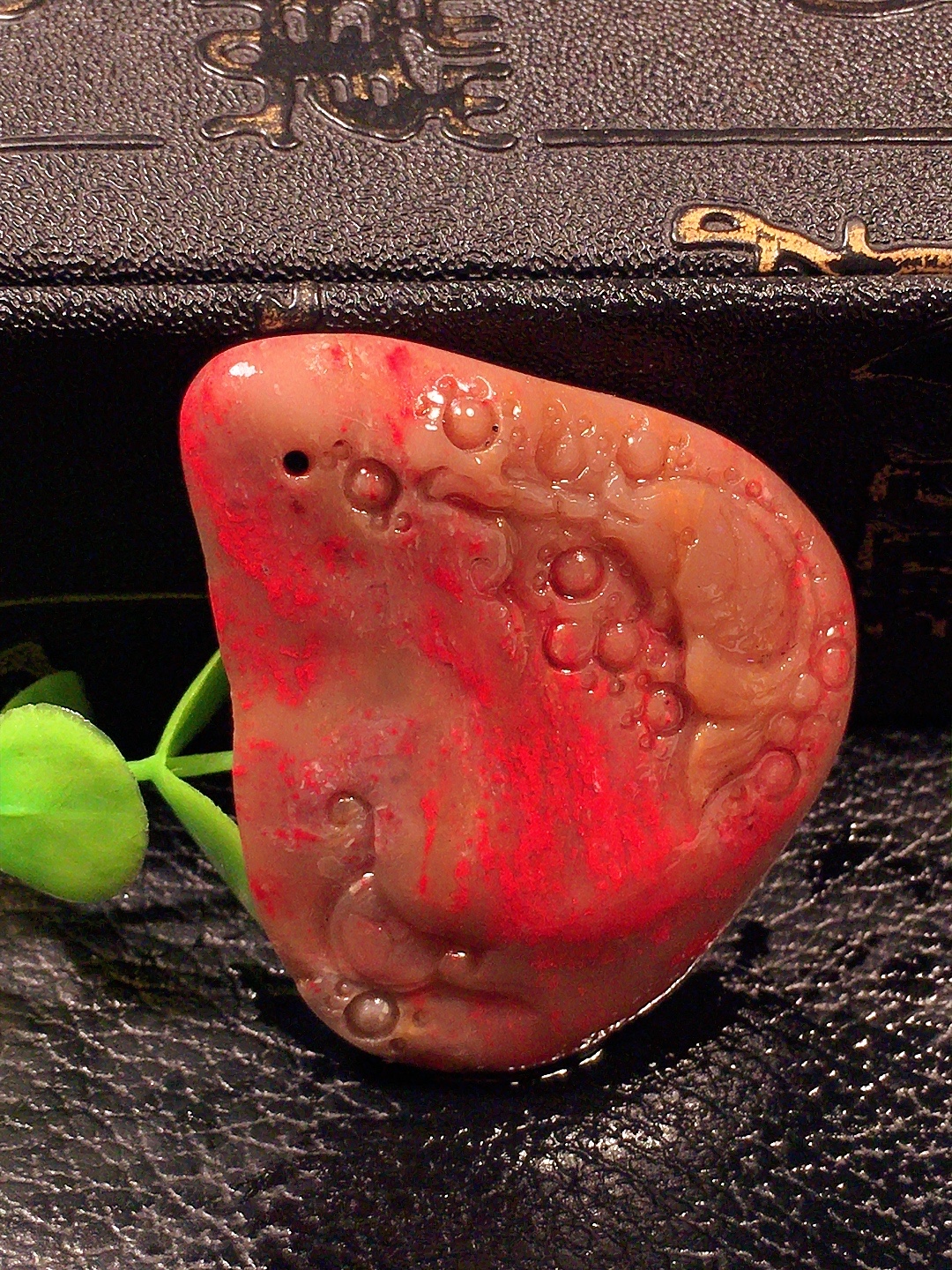 昌化鸡血石藕粉黄冻挂件，连年有余