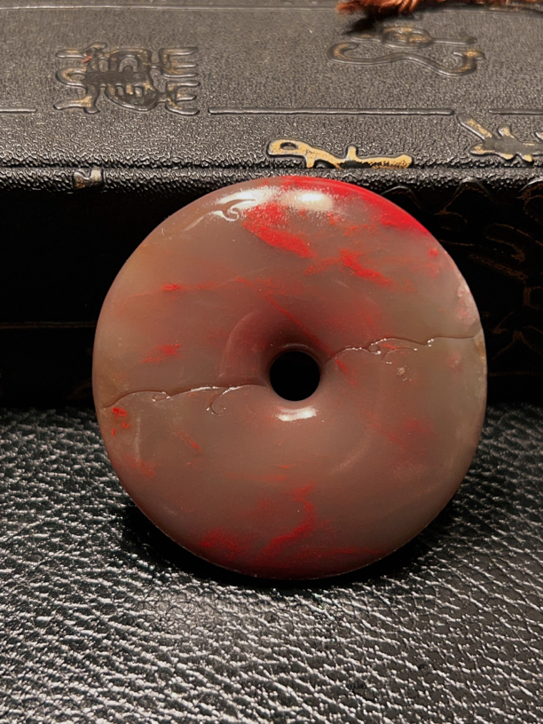 昌化鸡血石大平安扣，牛角果冻底，平平安安，尺寸大难得