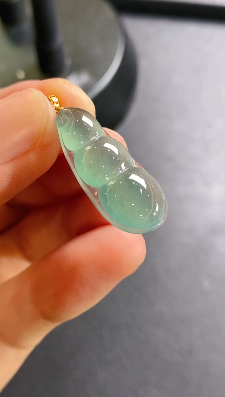 【闪购商品】翡翠吊坠(不含链)18K金镶嵌冰胶福豆多样性发货发其一