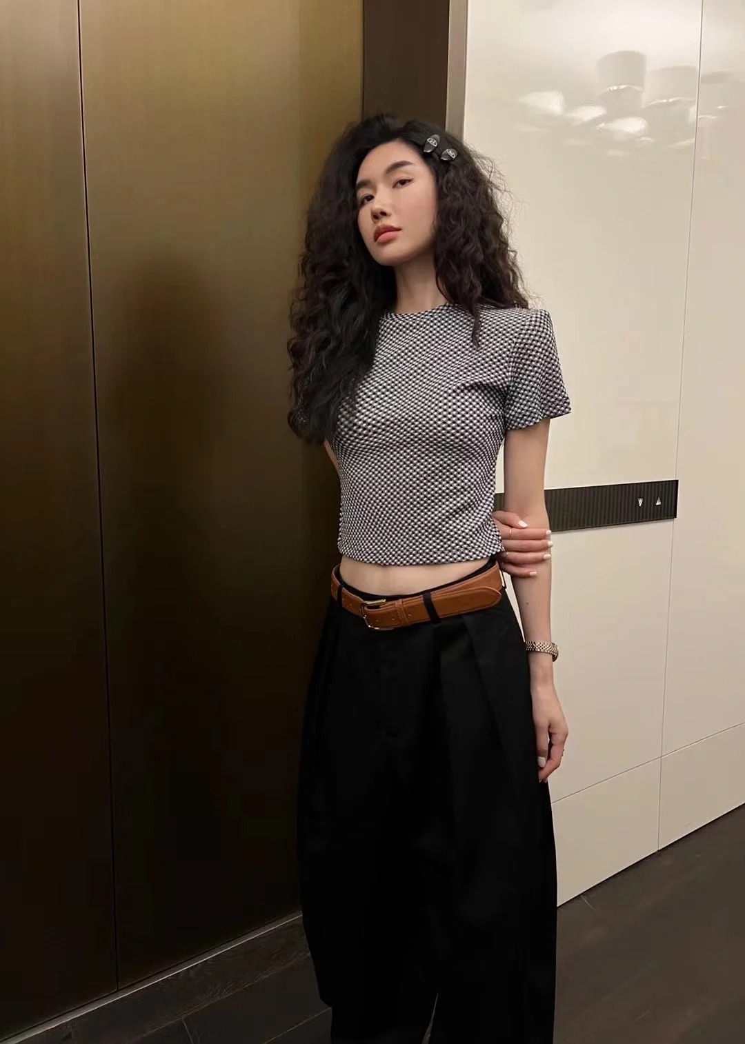 2024新款夏季格纹简约短袖正肩T恤女新款圆领修身短款运动上衣ins