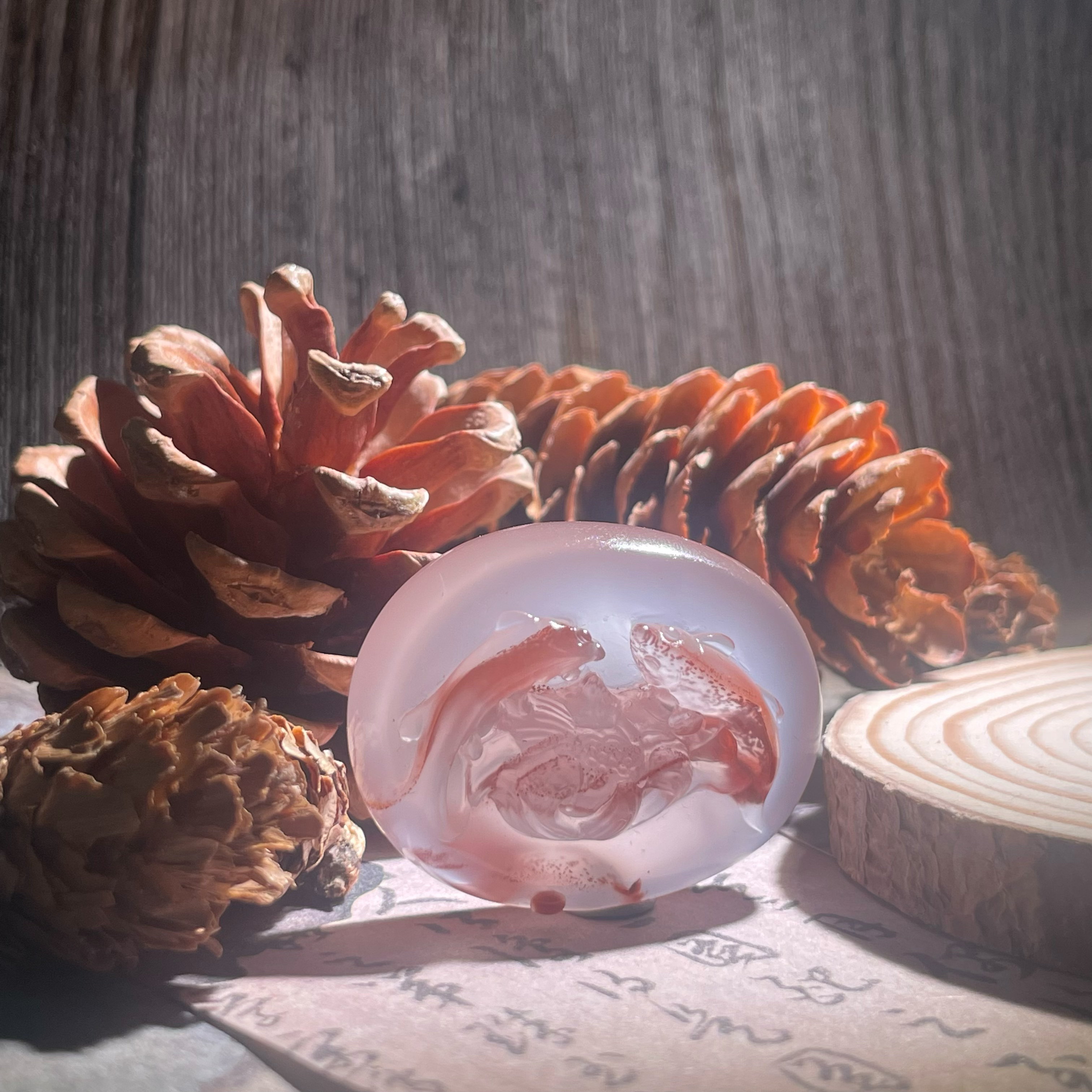 川料南红九口冰飘俏色莲莲有鱼。规格29.3-38.3-10.9克重19g