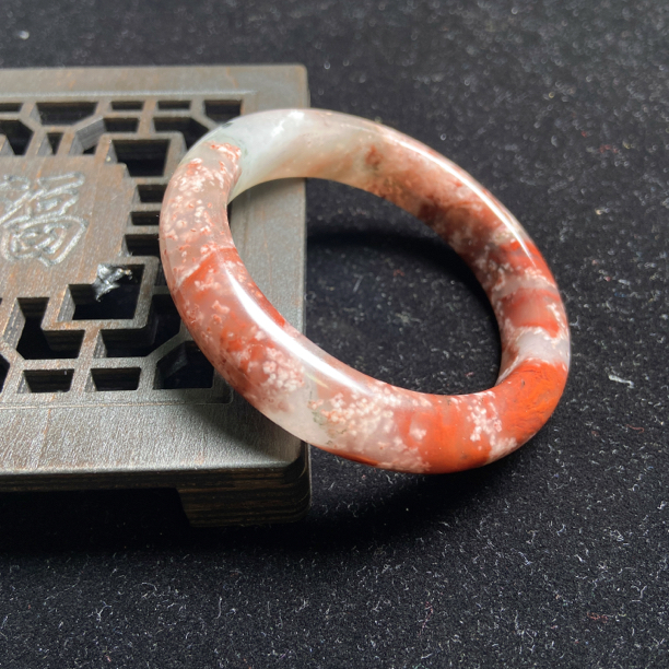 梅花园桂林鸡血玉手镯纯天然玉手镯美人镯平安镯福镯冰透飘花贵妃