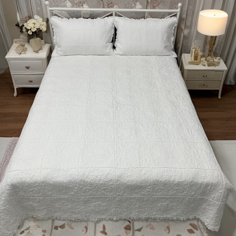 玫瑰花环吉祥如意工艺绣花绗缝被盖轻奢纯色素色白色