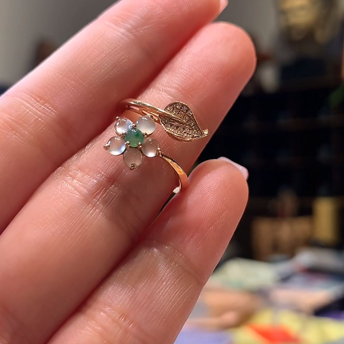 天然缅甸翡翠A货18K金伴钻镶嵌白冰加绿蛋面戒指