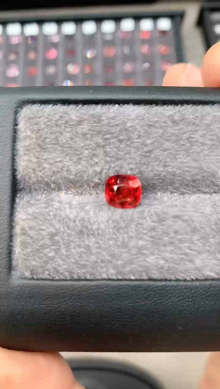 【闪购商品】定制尖晶石裸石未镶嵌2.20ct 枕型 火焰色调