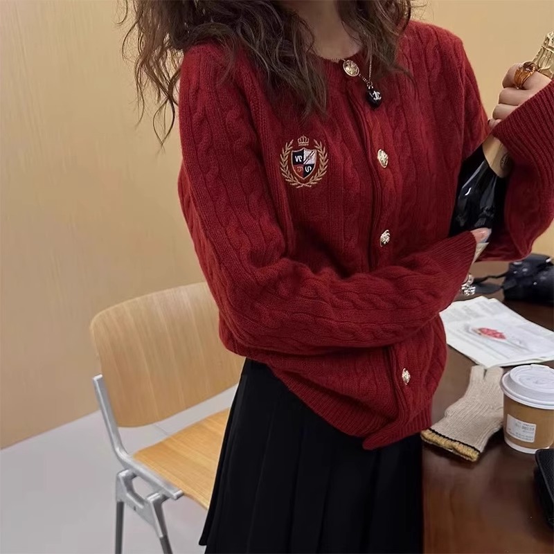 【现货闪发】圆领麻花软糯宽松刺绣毛衣外套女2023秋冬款针织开衫