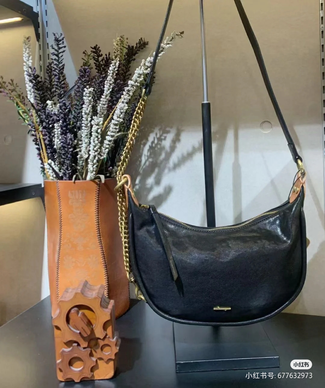 食草堂2024春夏新款头层水晶植鞣牛皮单肩斜挎月牙包