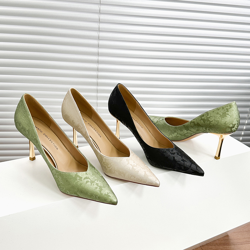 新中式刺绣国风小众设计感缎面高跟鞋细跟时尚印花通勤单鞋女羊皮