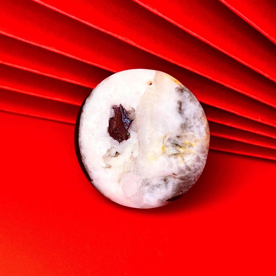 天然辰砂赤御朱砂单晶体标本聚宝盆吊坠万山天然朱砂矛头矿标收藏