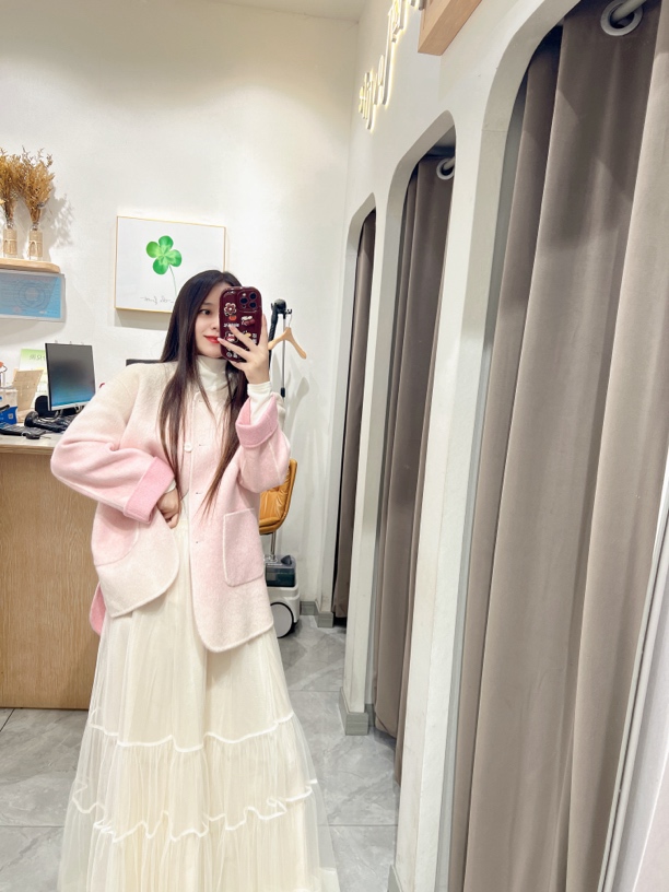 pd2024冬款圆领休闲文艺温柔别致渐变大衣p4b340055d05，