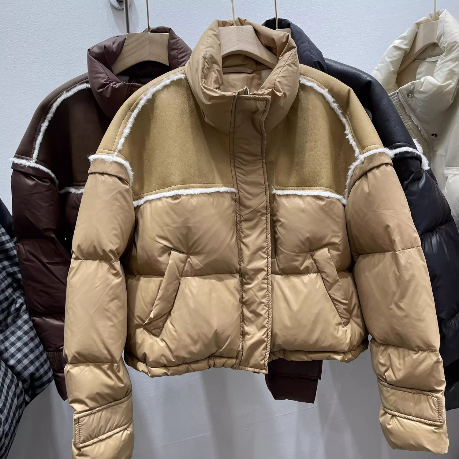 羊羔毛拼接白鸭绒女短款时尚加厚羽绒服立领宽松保暖外套冬装欧货