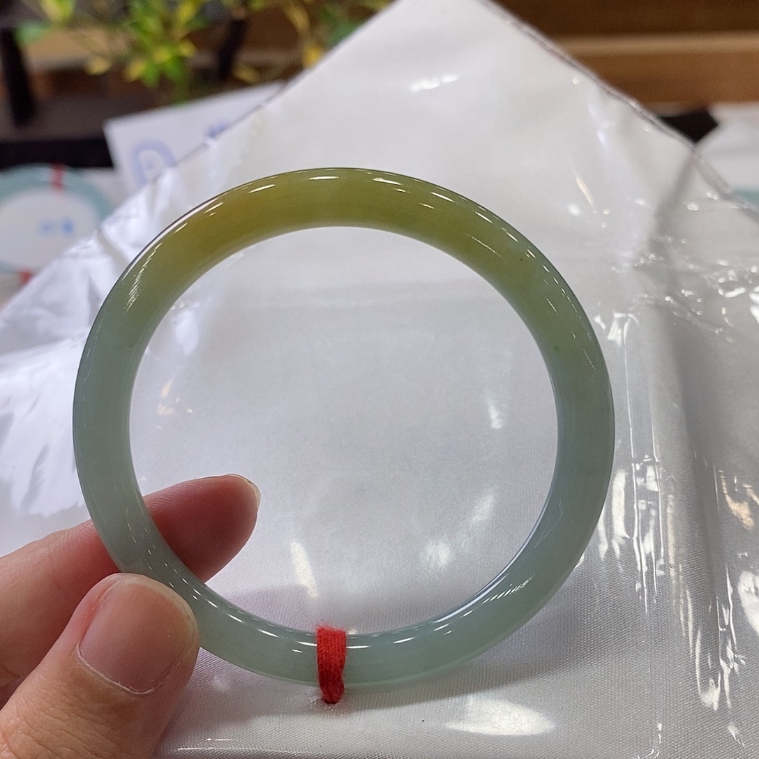 翡翠手镯未镶嵌缅甸翡翠