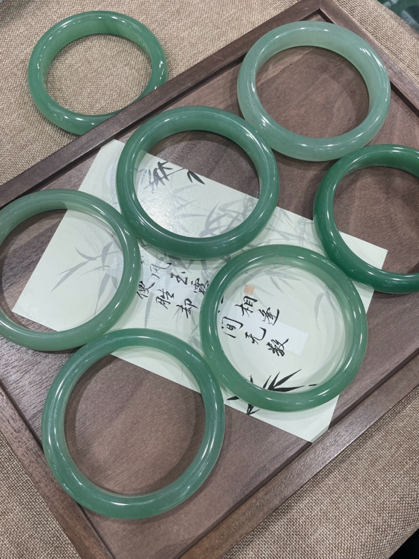 新疆天然东陵玉手镯