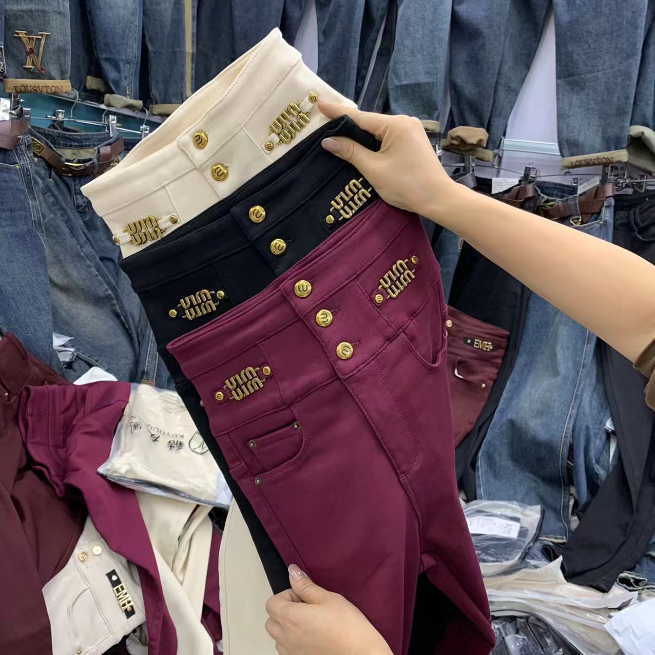 新款加绒时尚三色百搭排扣牛仔小脚裤（腰带随机）023100