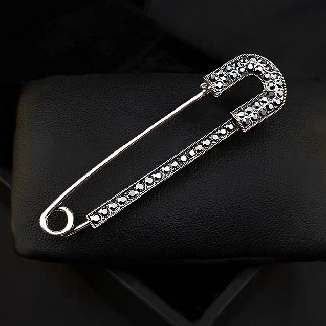 大衣胸针时尚百搭