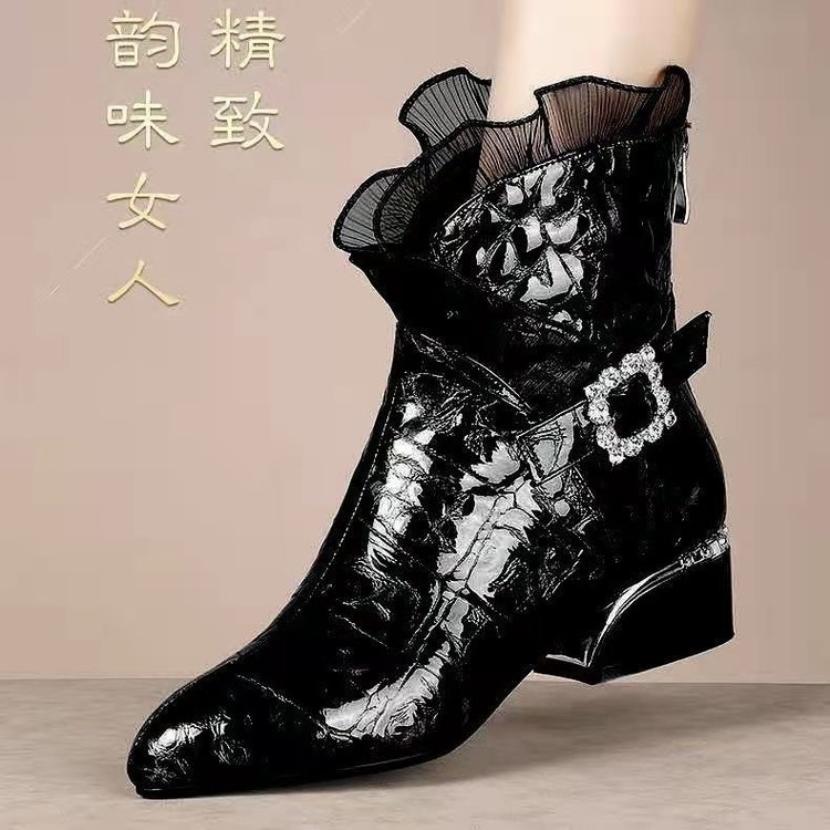 民族风女靴2023秋冬新款时尚蕾丝花边女士皮靴洋气短靴大码4142码