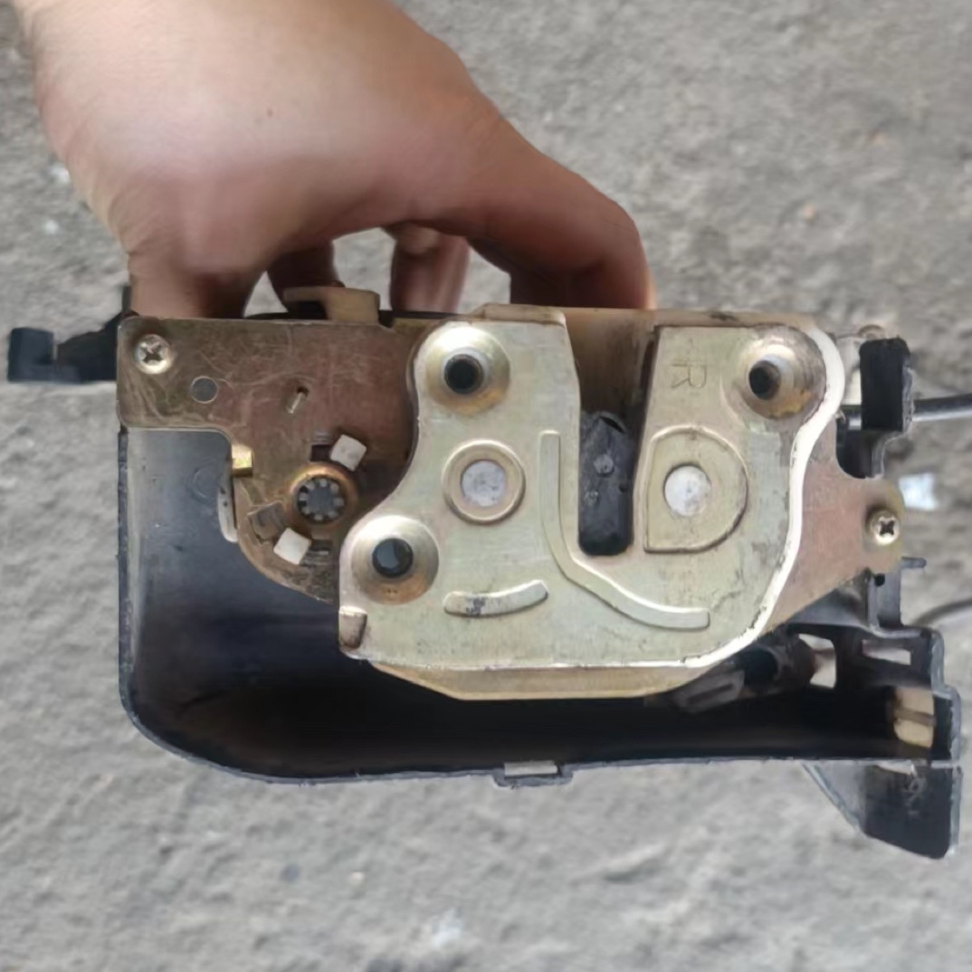 马六车门锁机原拆