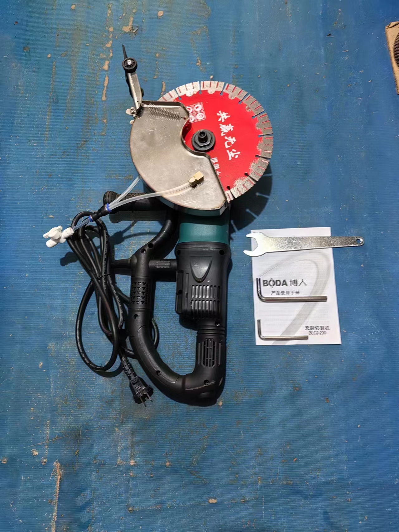 无刷新款230型无尘开槽机使用产品