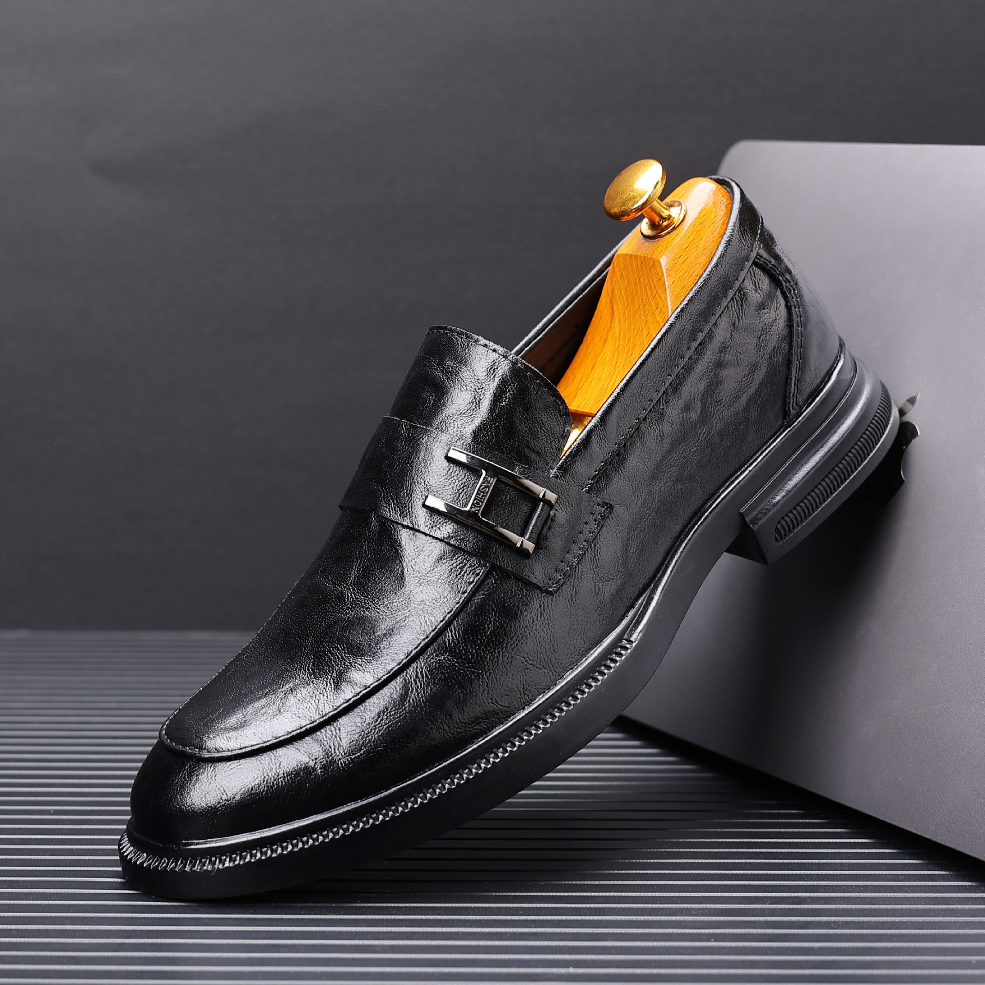 男士皮鞋低帮乐福鞋懒人一脚蹬尖头皮鞋男商务正装手抓纹男鞋