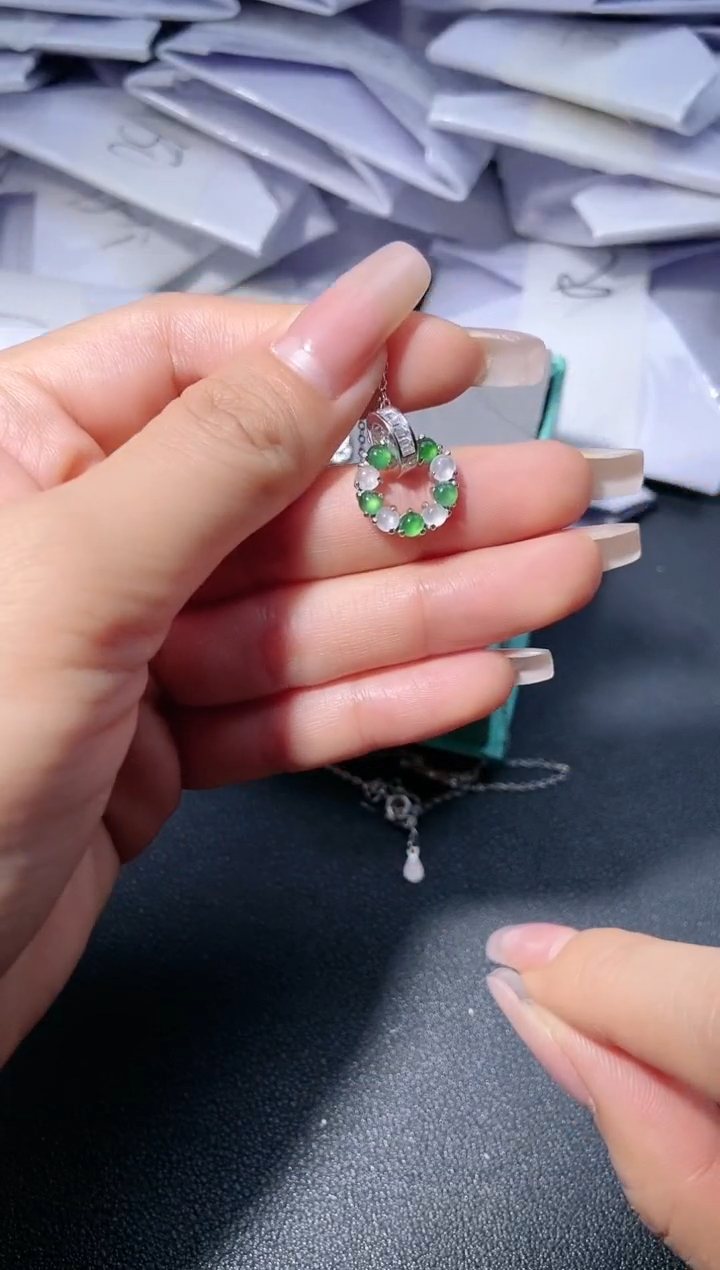 【闪购商品】翡翠吊坠(赠链)银S925镶嵌.