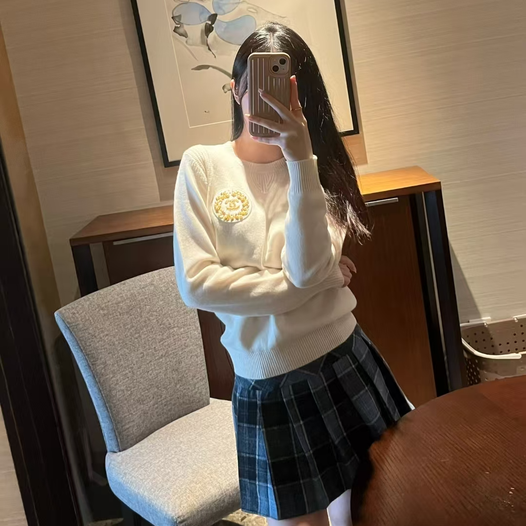 全新未使用 Chanel/香奈儿 圆领logo纯色针织衫 米色/34