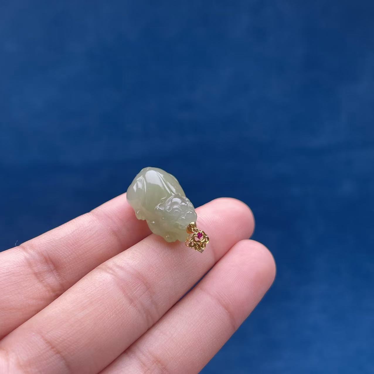 K026和田玉0湖水貔貅镶嵌吊坠24.2*14.2*11.4