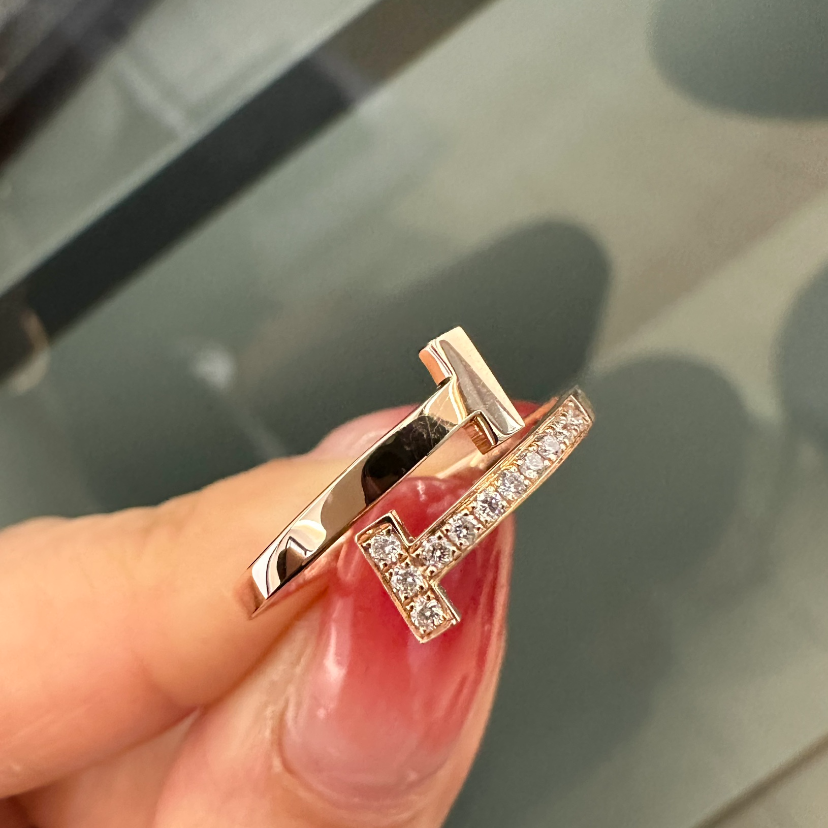 18K金天然钻石    双T戒指