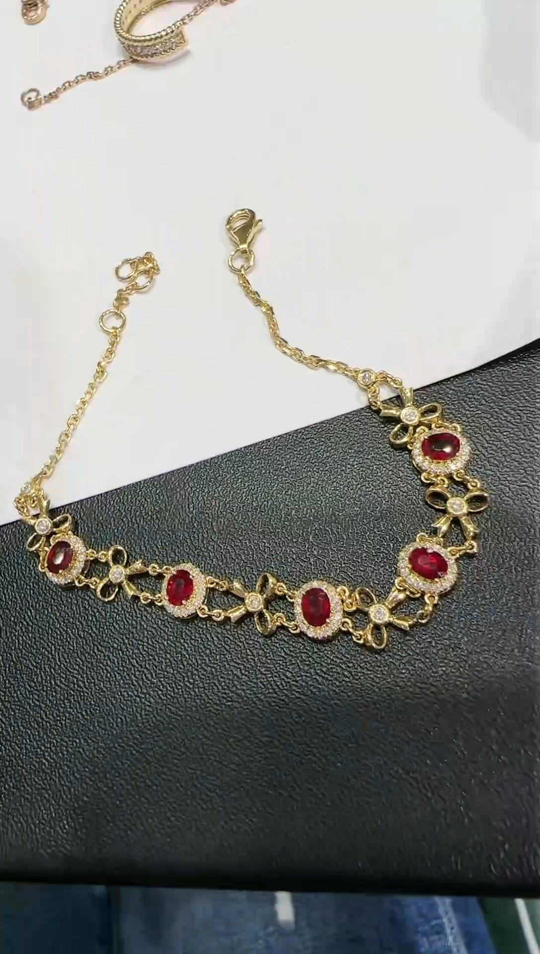 【闪购商品】红宝石蝴蝶结红宝手链18K金镶嵌..