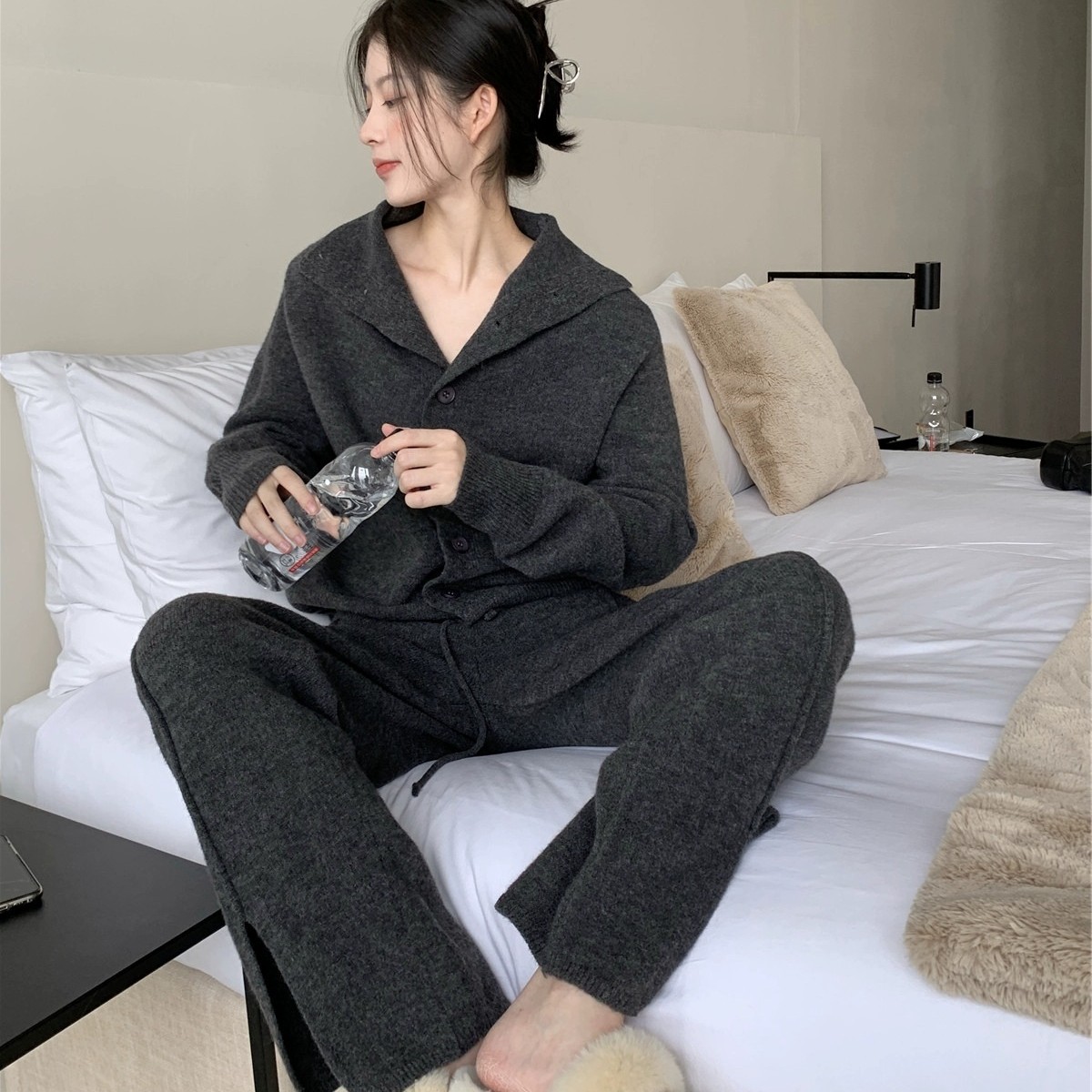 灰色休闲针织套装女秋冬慵懒风毛衣开衫开叉阔腿长裤时尚两件套潮