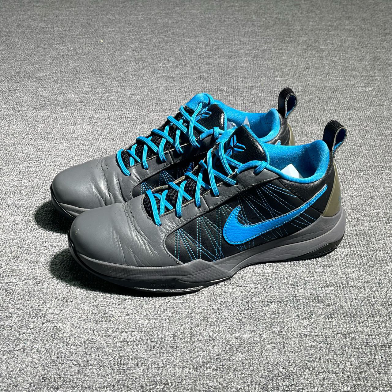 Nike篮球鞋/Kobe 科比 zk5 灰蓝 ，44.5码，成色很新如图