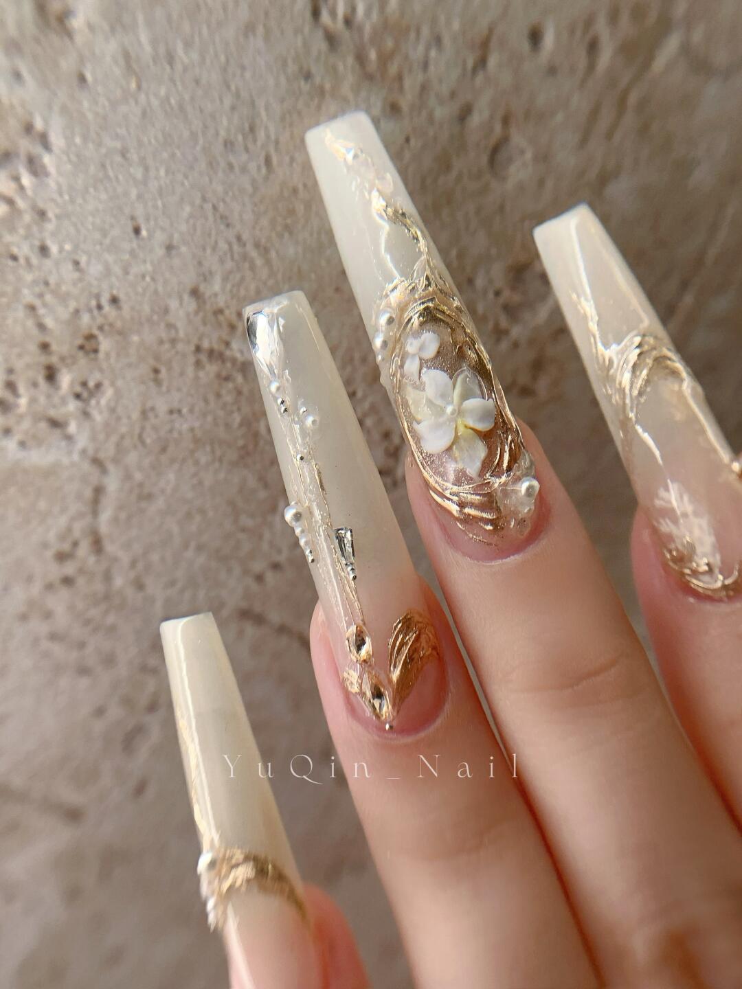 青青子衿纯手工穿戴甲中长款高端冰透金色显白水彩雕花美甲甲片