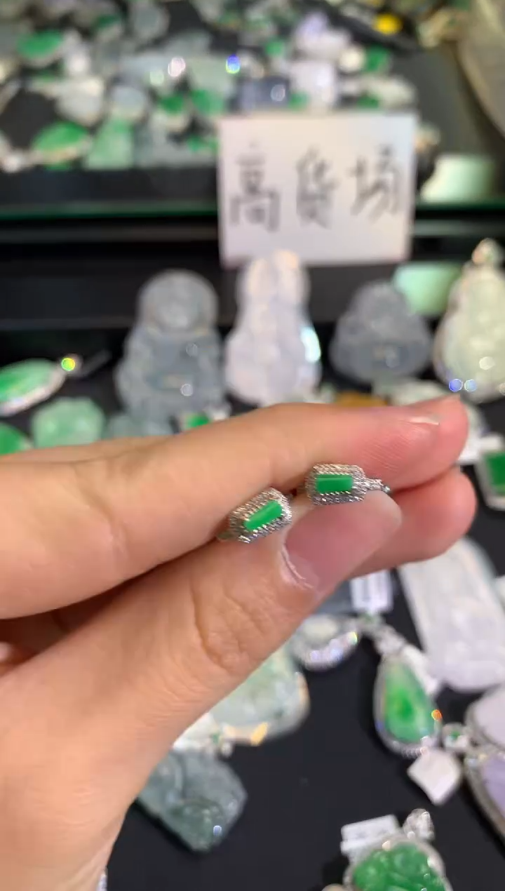 【闪购商品】翡翠耳包18K金镶嵌无事柱