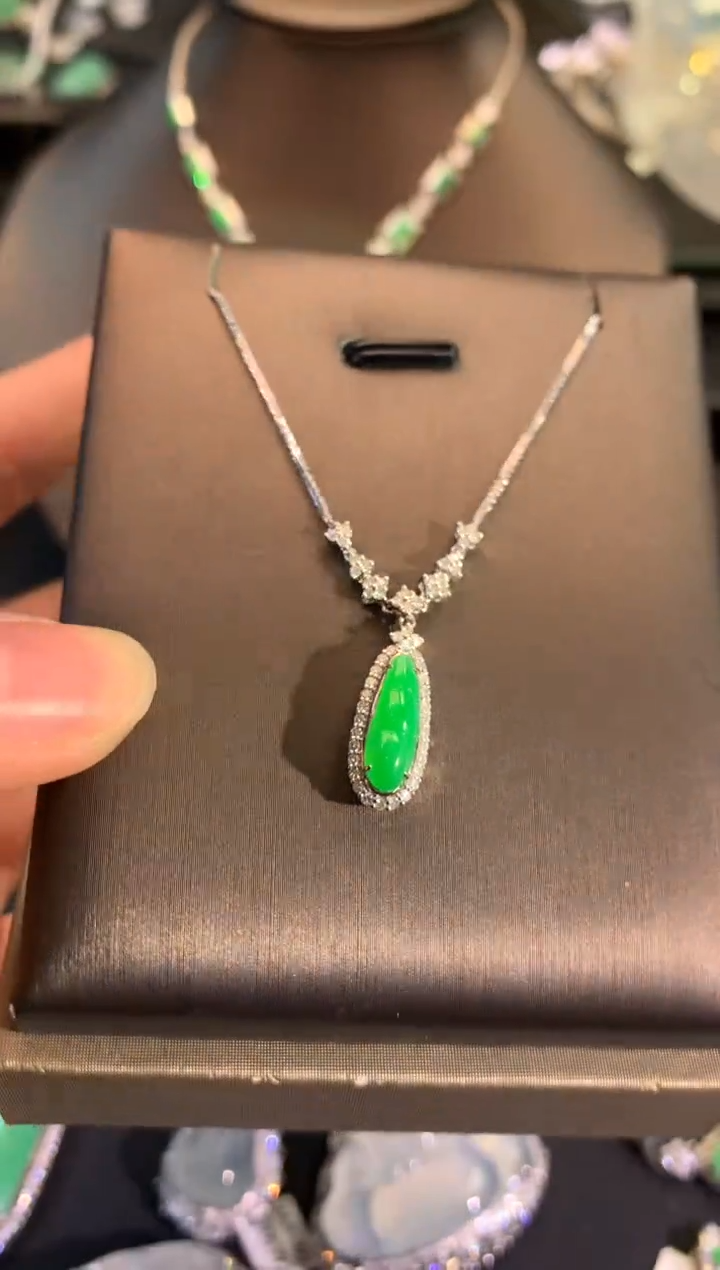 【闪购商品】翡翠套链18K金镶嵌福豆