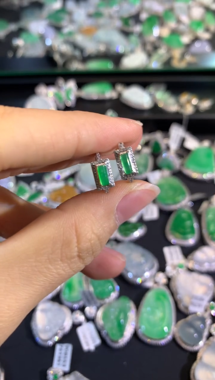 【闪购商品】翡翠耳包18K金镶嵌无事柱