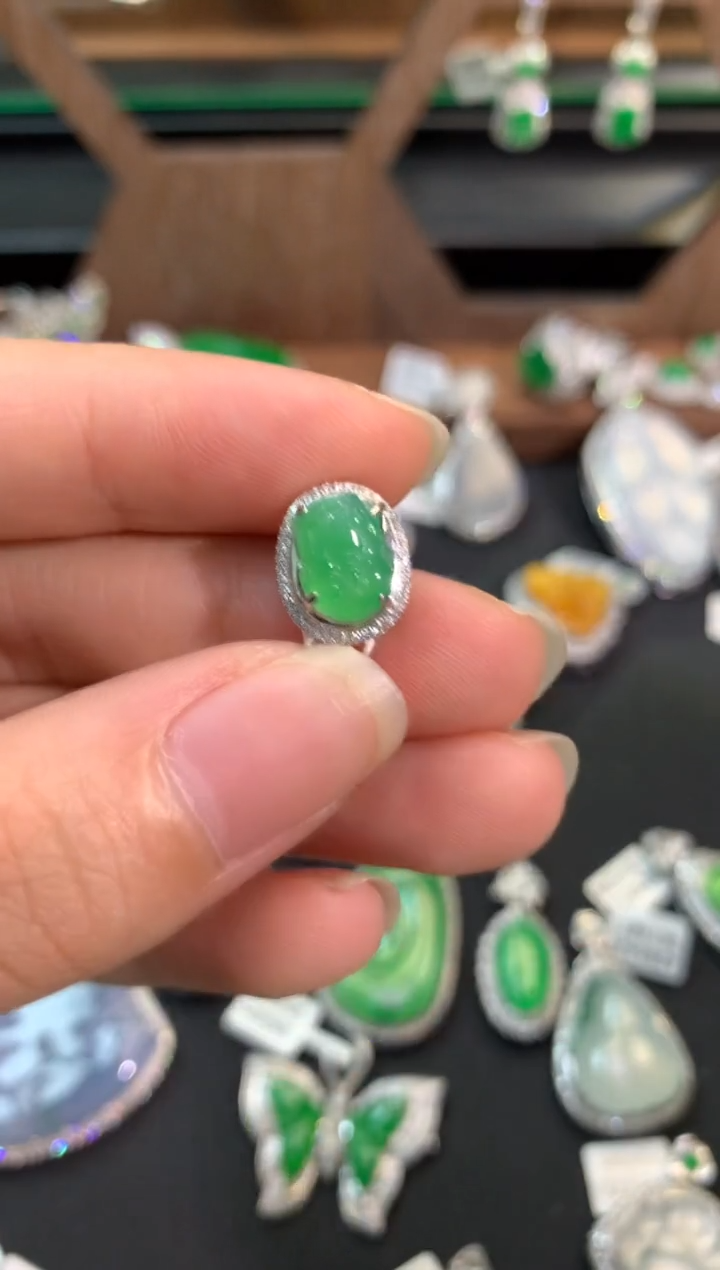 【闪购商品】翡翠吊坠(不含链)18K金镶嵌吊坠