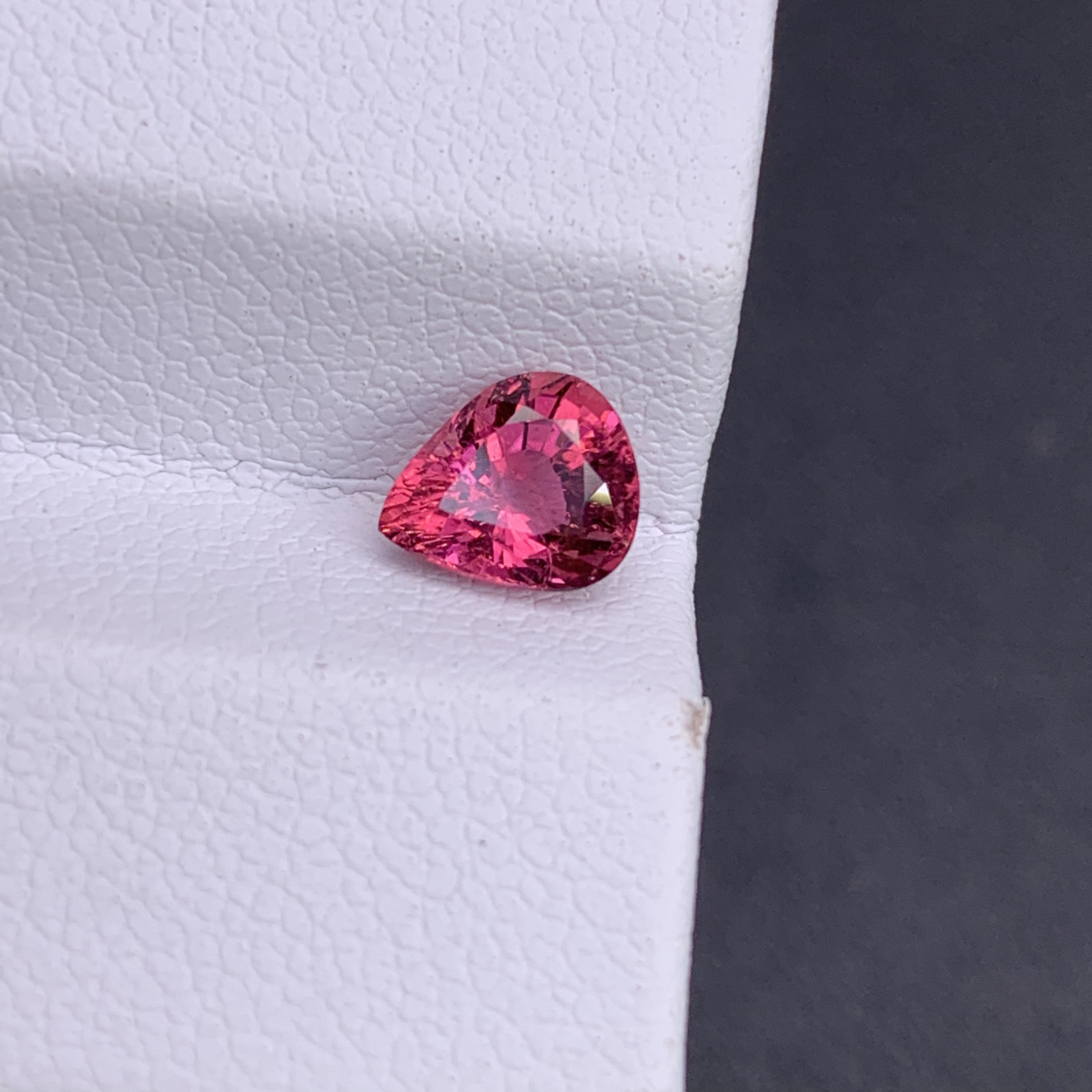 天然卢比来碧玺0.94克拉尺寸5.8*6.9