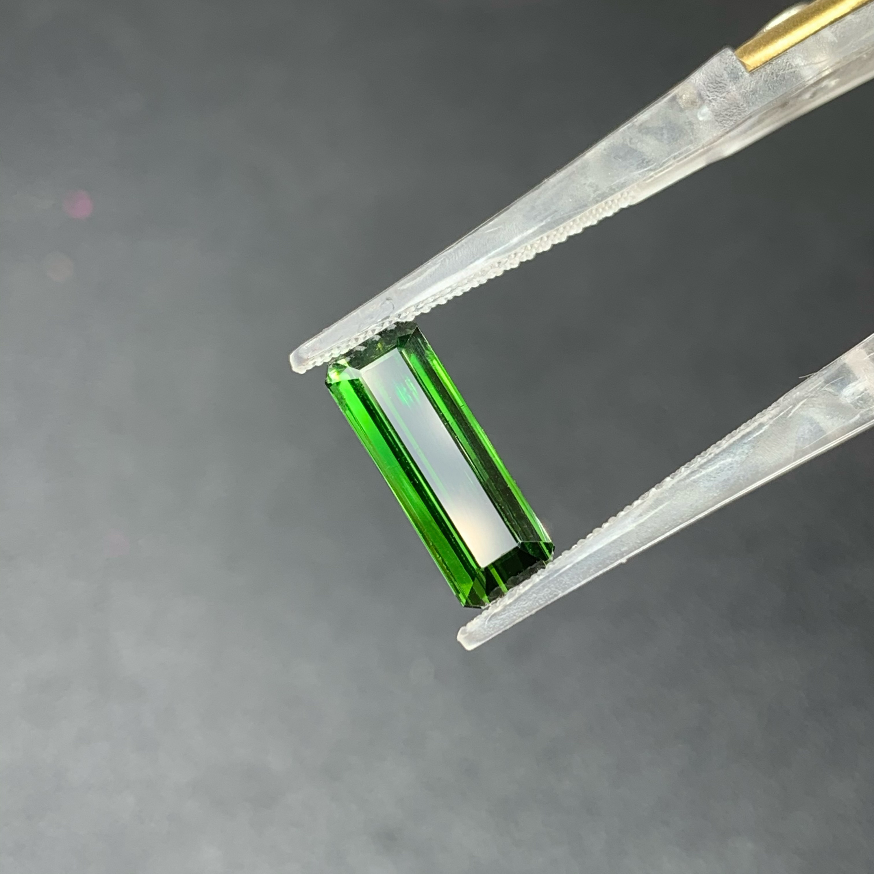 天然电光绿碧玺2.38克拉尺寸5*13