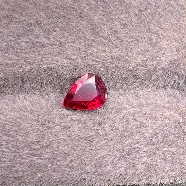 天然水滴卢比来碧玺1.26克拉尺寸6.9*9