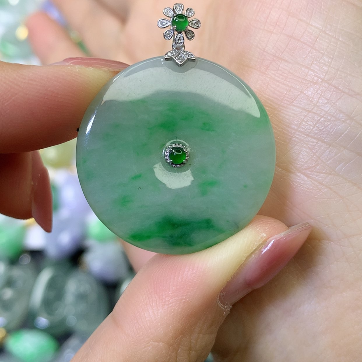 【闪购商品】翡翠颈饰18K金镶嵌1****9