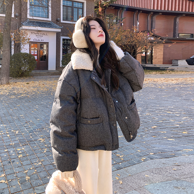 灰色复古羊羔毛翻领羽绒服女2024年冬季新款短款小个子保暖面包服